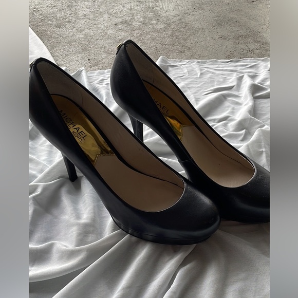 Michael Kors Black Leather Heels 7.5 - Picture 3 of 4